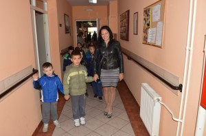 Посета вртића 'Ќолибри'' Дому за старе и пензионре у Кули 28.10.2015. год.